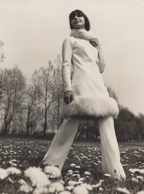 Unknow Model (1970s)   Fashion from East Germany Photo by Gunter Rubitzsch K 360