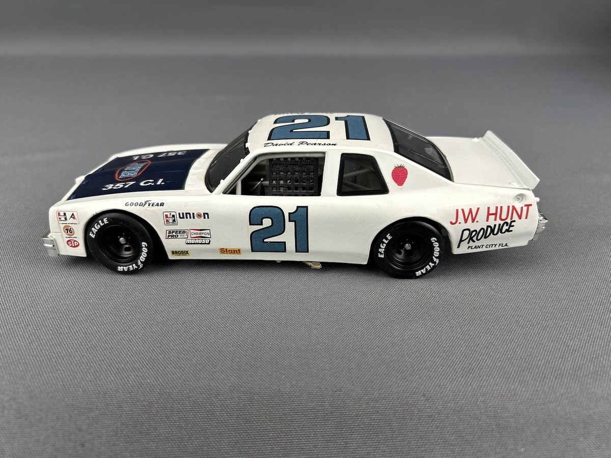 激レア　日本未発売　モノポリー　NBA ピストンズ　コレクターズエディション CUSTOM Action 1/24 Scale 1982 David Pearson #21 J.W. Hunt Produce