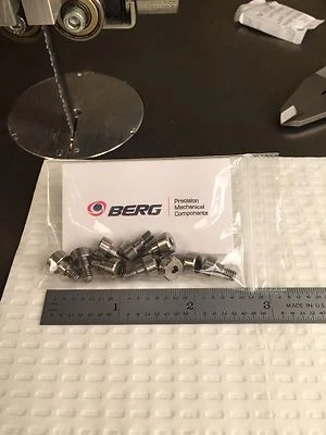 QTY 10 BERG STAINLESS STEEL SHOULDER SCREWS 8-32 THREAD 3/16 SHOULDER HEX DRIVE
