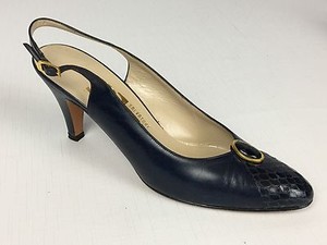 ferragamo navy pumps