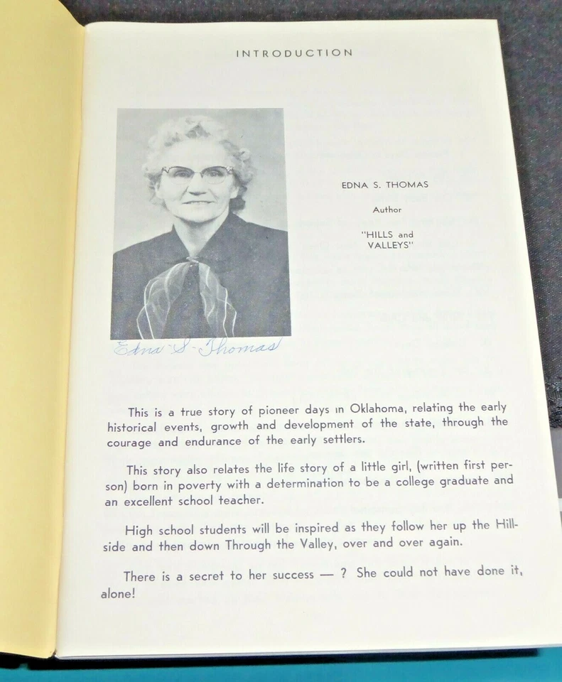 Hills and Valleys by Edna S. Thomas Privately Printed PB Signed n.d. Foto 3 de 3