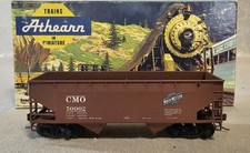 Athearn HO Scale Chicago  North Western 50 Ton 2 Bay Hopper CMO 50002 Kadee
