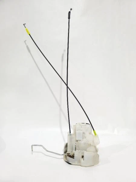 Subaru Impreza 2008 OEM actuador de cerradura de puerta delantera derecha  Foto 2 de 4