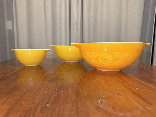 Vintage Pyrex Sunflower Daisy Yellow Orange Cinderella Nesting Bowl Set of 3