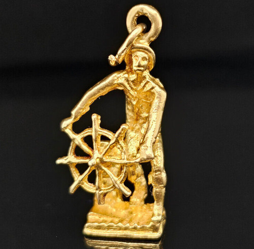 14K Gold GLOUCESTER FISHERMANS MEMORIAL STATUE Charm 4.35 grams Massachusetts