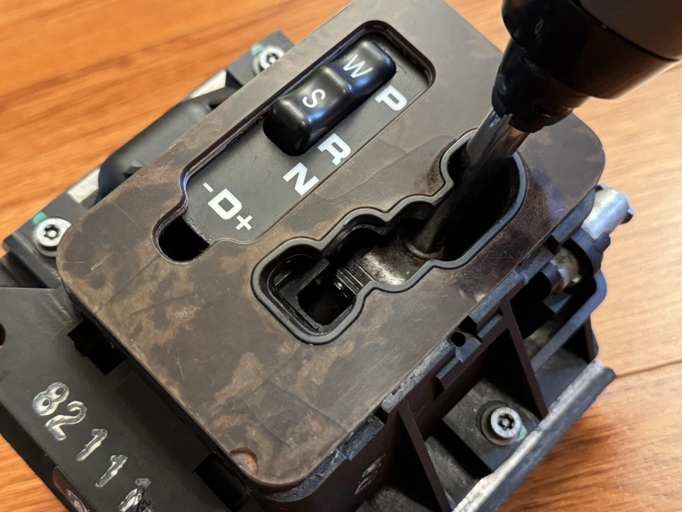 Selector de palanca de cambios de piso OEM 2000-2003 Mercedes-Benz CLK320 CLK430 CLK55  Foto 3 de 4