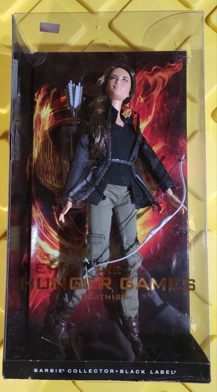 Barbie - Katniss The Hunger Games Black Label NIB W3320