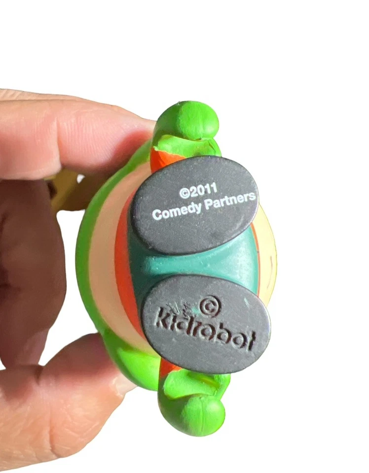 KIDROBOT! Виниловая фигурка South Park Mystery Mini Series 1 KYLE with IKE  - Изображение 3 из 3