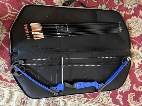 Genesis Bow, Blue RH, Lightly Used, Includes case and 11 arrows