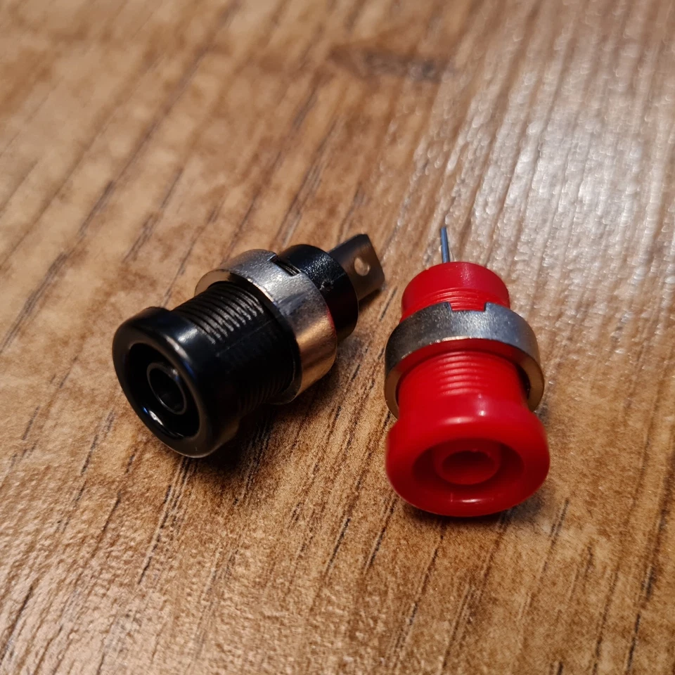 2 Pcs 4mm High Current Female Banana Plug Socket 1 x Black & 1 x Red 32 Amp - Image 4 of 4