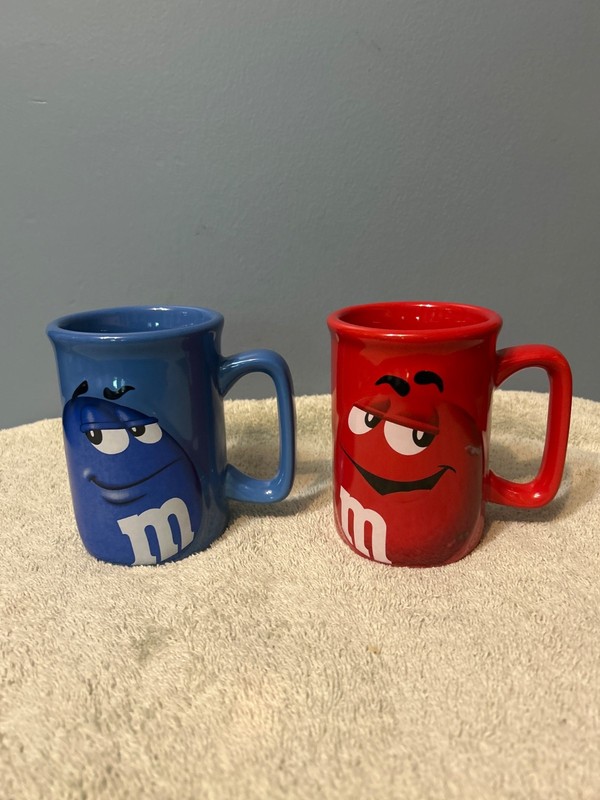 M&M 2013 Official Licensed Embossed 3D Character Coffee Mugs Set of 2  Blue Red