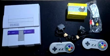 Super Nintendo SNES Console {2 SF Controllers} {1 AV Cable & 1 AC Adapter}