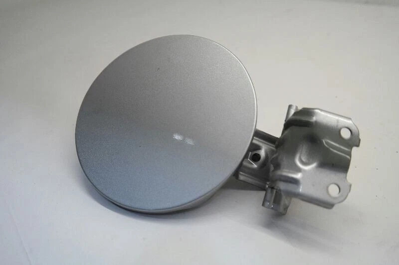 Toyota Prius 2015-2010 puerta de llenado de combustible plateada Foto 3 de 4