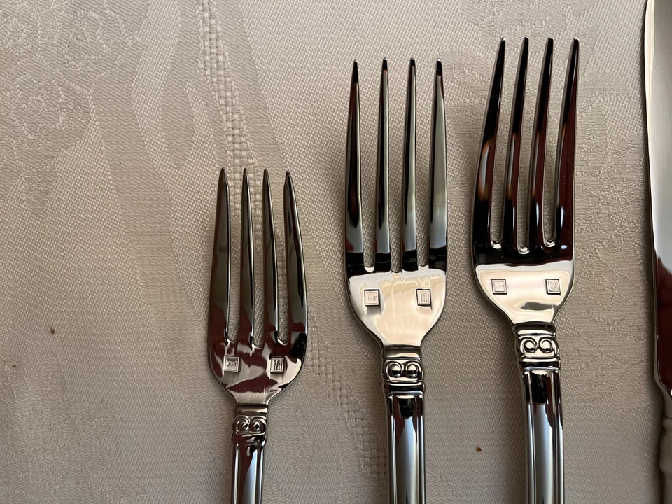 Cubiertos de acero inoxidable Lunt WILLIAMSTOWN 5 piezas ajuste de lugar MÁS 3 PIEZAS DE BONIFICACIÓN Foto 3 de 4