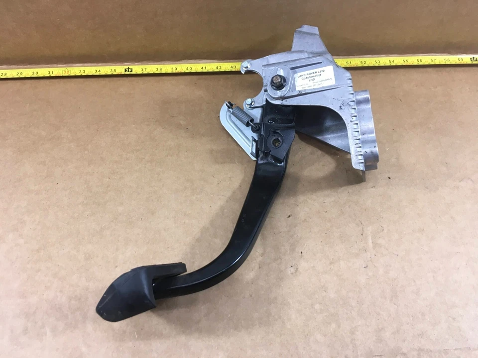 2010 - 2012 LAND ROVER RANGE ROVER HSE BRAKE STOP PEDAL OEM . - Image 4 of 4