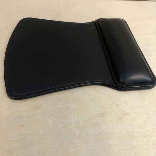 Insignia Memory Foam Mouse Pad with Wrist Rest - Black - NS-PM3PFSB23 - Picture 5 of 7