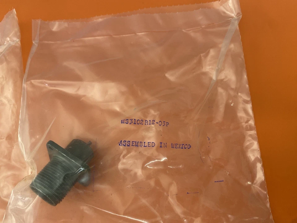 Amphenol Circular MIL Spec Connector 1P MS3102R12-5P Qty 3 - Image 3 of 4