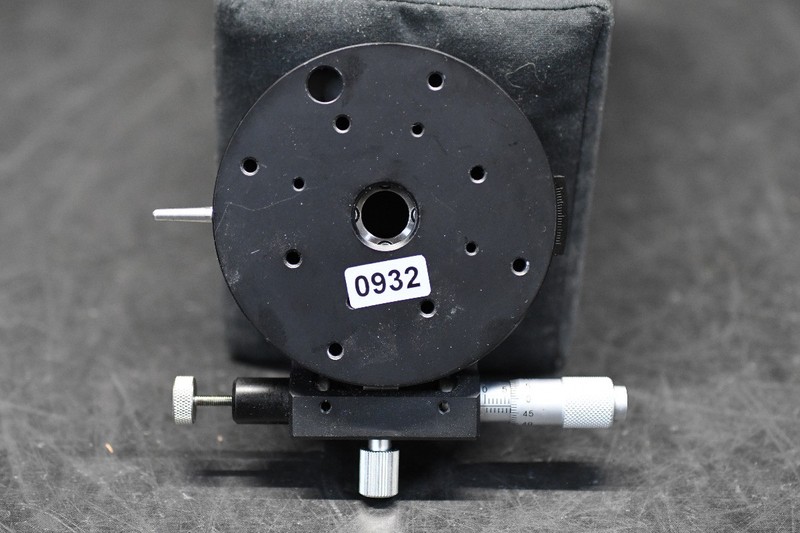Suruga Seiki B44-85NR Rotational Stage (Width: 8.4cm)