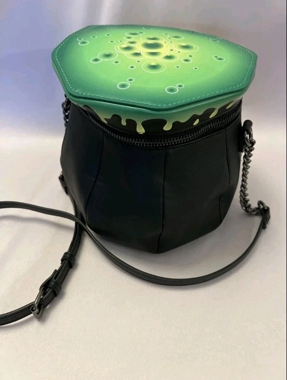 Bolso Bandolera Mad Engine Caldero Negro Verde Viral Halloween Hocus Pocus Foto 2 de 4