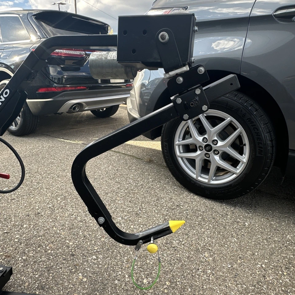 Bruno AWL-150 Hydraulic Vehicle Lift for Wheelchair or Scooter - Image 2 of 4