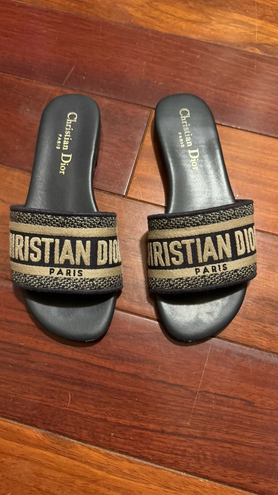 Diapositives brodées Christian Dior 35