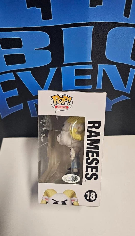 LAWRENCE TAYLOR signed/auto'd FUNKO POP Football North Carolina RAMESES #18--JSA - Изображение 2 из 2