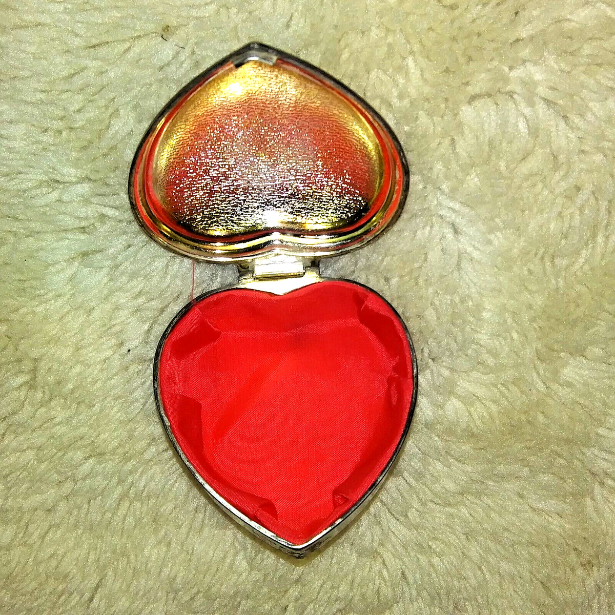 Ancienne Boîte à Bijoux En Métal Argenté Forme Cœur Avec Nœud Doré – Vintage, Occasion