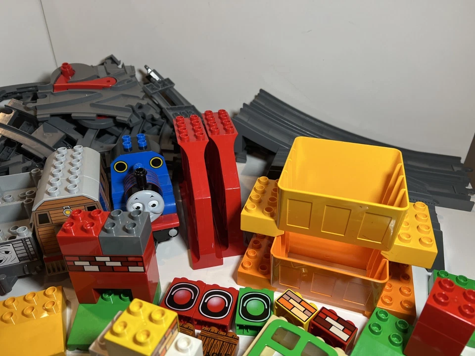 Lego Duplo Thomas & Friends Bridge 5 vehicles 48 track pieces, extra blocks - Image 4 of 4