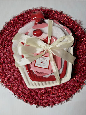 Cupcake Shape Ceramic 3-PC Nesting Bowls Pink Red & White  Valentine s Day NWT