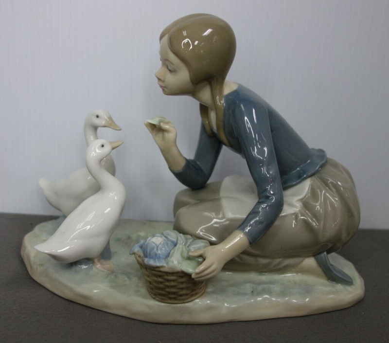 Lladro Feeding the Ducks #4849 retired 
