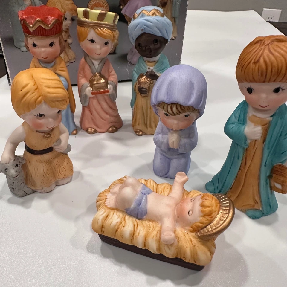 Belén vintage de porcelana fina de 7 piezas hecho en Taiwán Foto 2 de 4