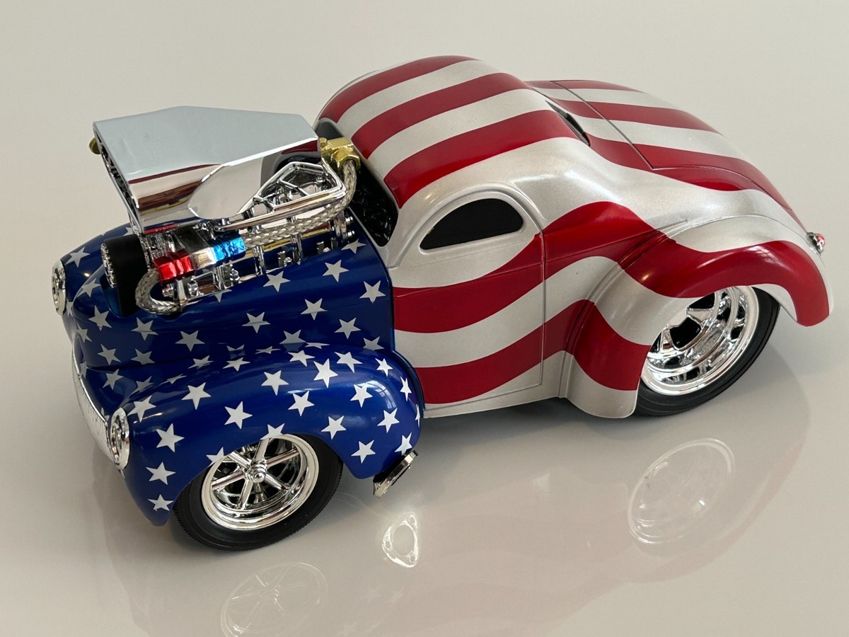 MUSCLE MACHINES Tool Cool 1941 Willys Coupe Stars & Stripes