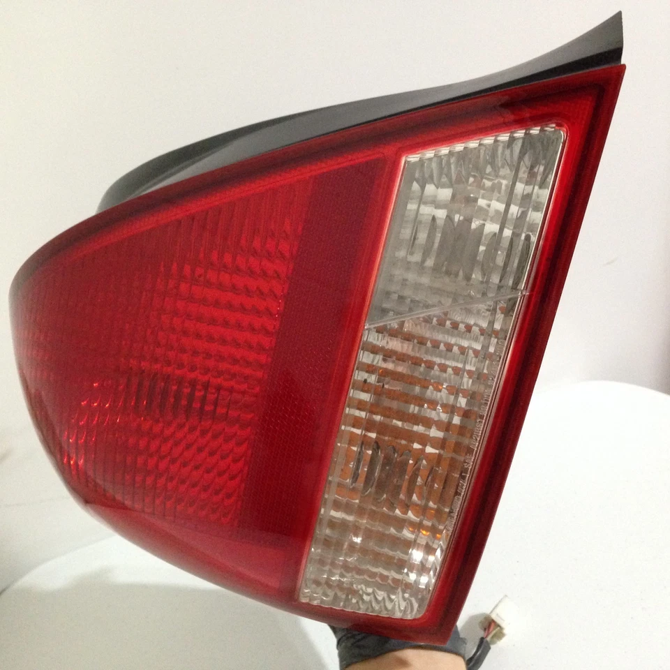 2001-2003 Hyundai Elantra SEDAN Left DRIVER Side Tail Light Assembly OEM Shiny - Изображение 2 из 4