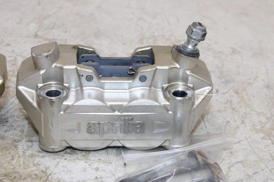 2011 APRILIA DORSODURO 750 OEM RIGHT LEFT FRONT BRAKE CALIPER SET PAIR CALIPERS - Image 3 of 4