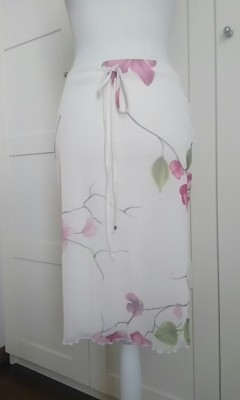Knielanger Rock Low Waist Sommer weiß und Blumen Gr. 42