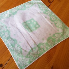 altes Kinder Stofftaschentuch Taschentuch hellgr&uuml;n Vintage
