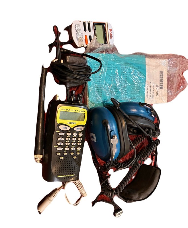 UNIDEN SPORTCAT SC180 100-CHANNEL  SPORTS SCANNER W/HEADPHONES, CHARGER, MANUAL