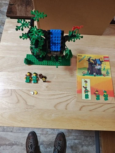 LEGO Forestmen's Hideout 6054 | Castle Set w/ Minifigures & Manual