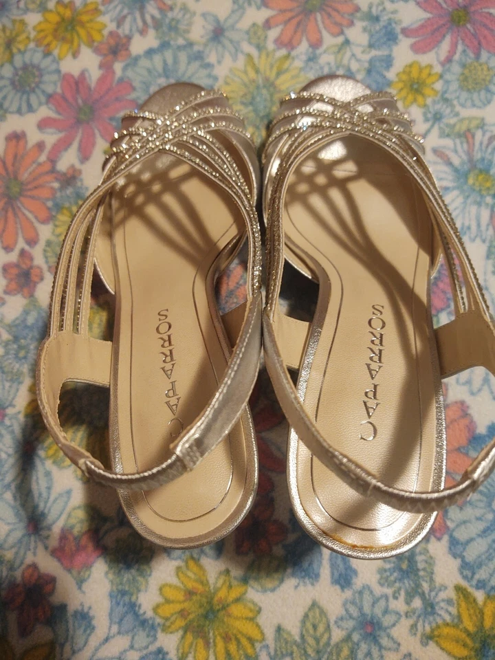 Zapatos de salón Caparros 2" de tacón para mujer plateados con pedrería talla 9,5 Foto 3 de 4