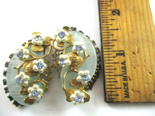 VINTAGE/ ANTIQUE FLOWERY CLIP ON EARINGS - Picture 2 of 6