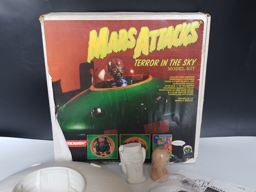 Mars Attacks Model Kit Terror In The Sky Official Licensed UFO Screamin Topps VG - Picture 3 of 21