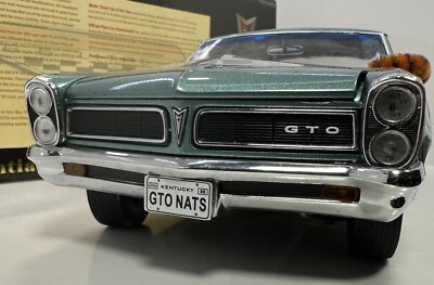 SUNSTAR 1/18 Scale 1965 Pontiac GTO”Hurst Version”2006 GTO