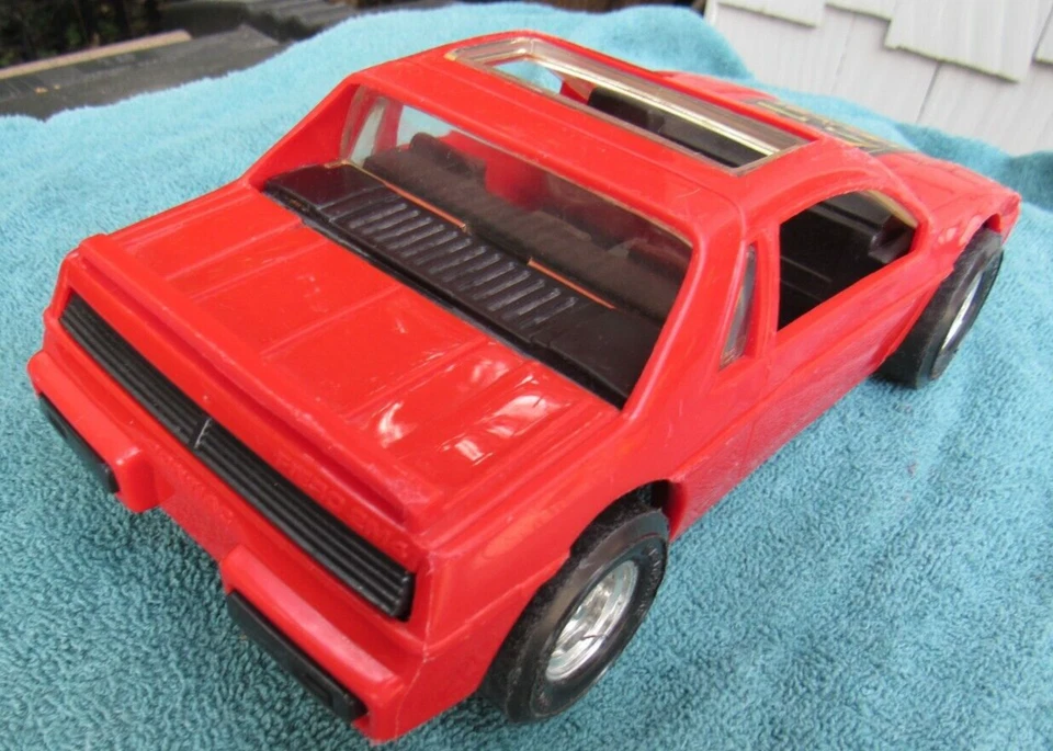 Lote de 2 coches de juguete de plástico vintage Pontiac Fiero Tootsietoy EE. UU. rojo rosa Ferrari # 40 Foto 4 de 4