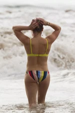 Hilary Duff Back With Colorful Bikini 4x6 Picture Celebrity Print