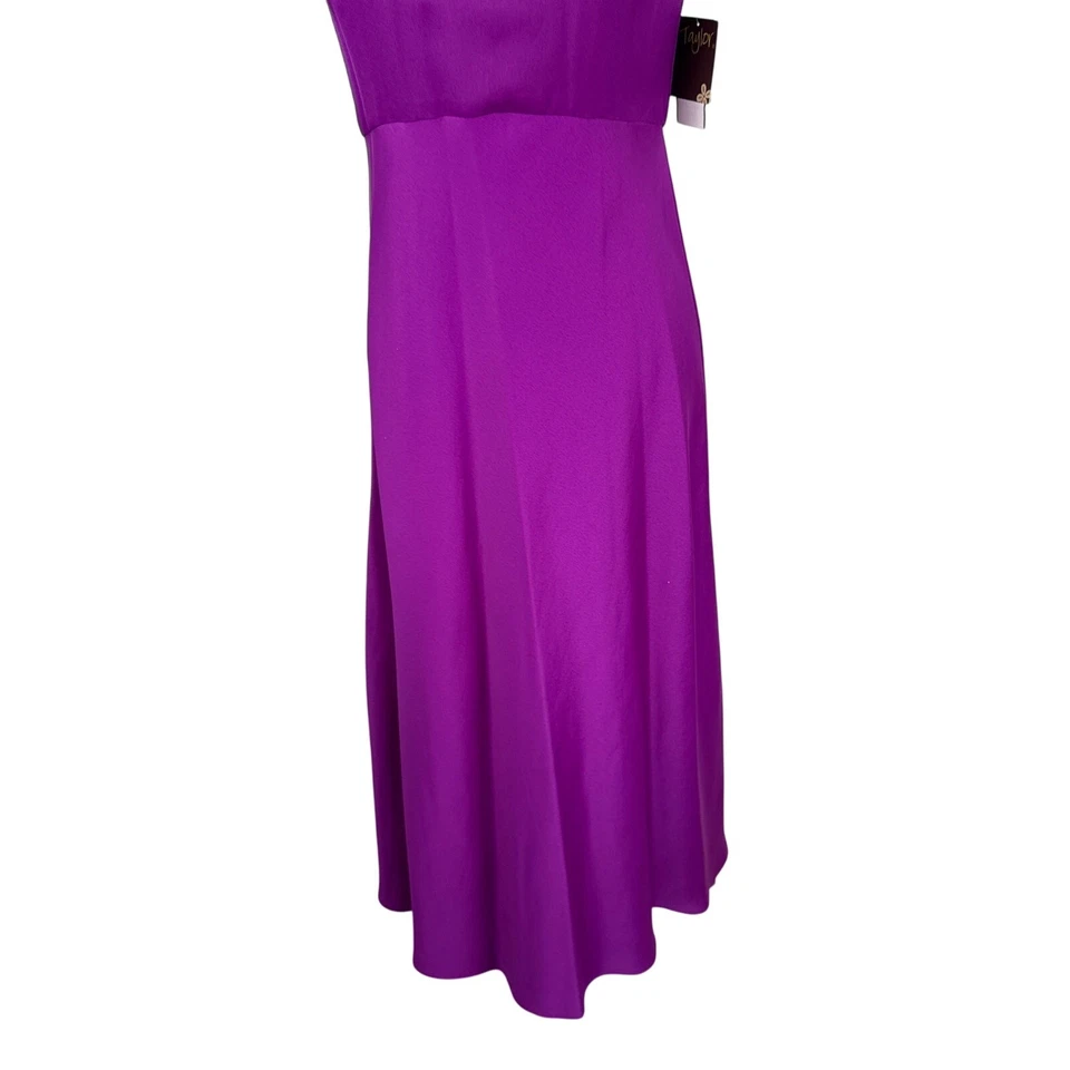 VESTIDO MAXI TAYLOR ELÁSTICO SATINADO CUELLO ALTO EN ALMOHADA MORADO NUEVO CON ETIQUETAS PARA MUJER TALLA 4P Foto 3 de 4