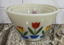 Vintage 1950’s Fire King Ivory Tulip Nesting Mixing Bowls Set Of 3 VGC