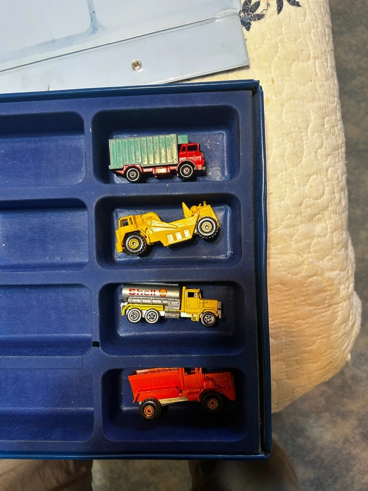 "Models of Yesteryear" DISPLAY CASE and 16 matchbox cars included  - Image 3 of 3