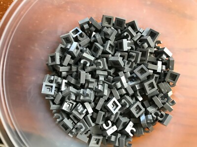 LEGO- NEW#-15712-DARK BLUISH GREY-TILE MODIFIED 1 X 1 W/CLIP -20 PIECES
