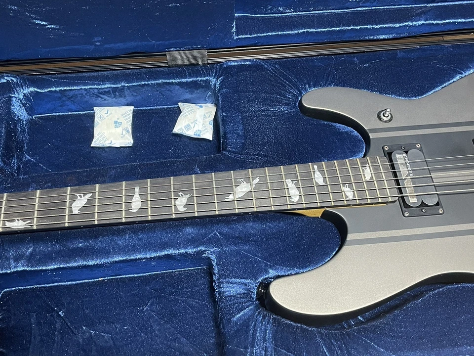 Schecter吉他DJ Ashba灰色碳电吉他带Killswitch和硬壳  — 第 4/4 张图片