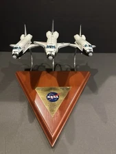 Executive Series Space Shuttle (3 Active Orbiters) 1/200 Desktop Model NEW